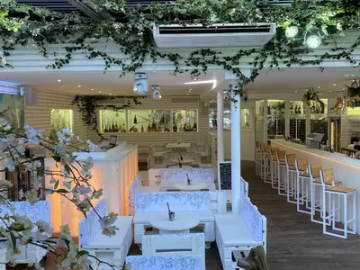White Garden - Photo 2