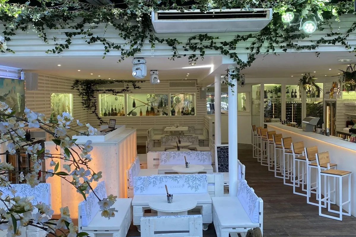 White Garden - Photo 2