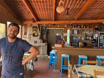 Blue Sea Tavern - Photo 2