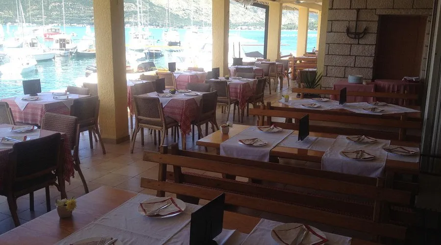 Bluefin Caffe Restaurant Bar Skver - Photo 2