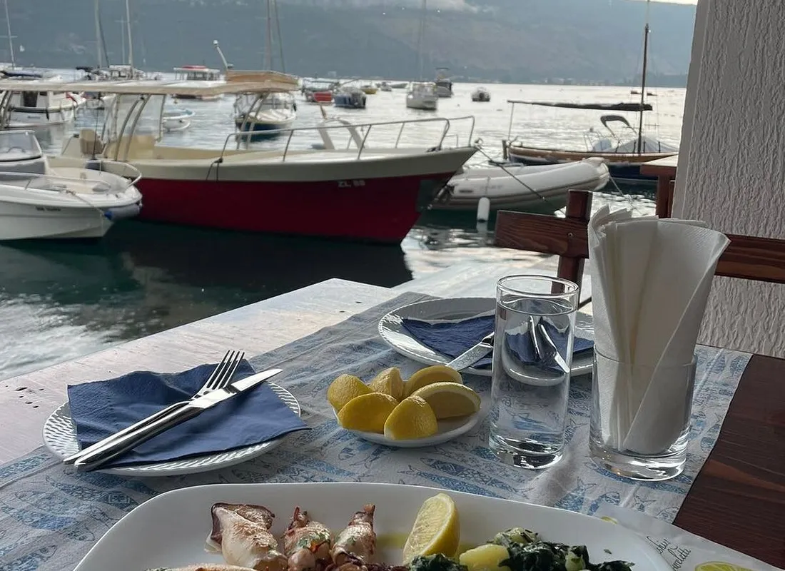Bluefin Caffe Restaurant Bar Skver - Photo 3