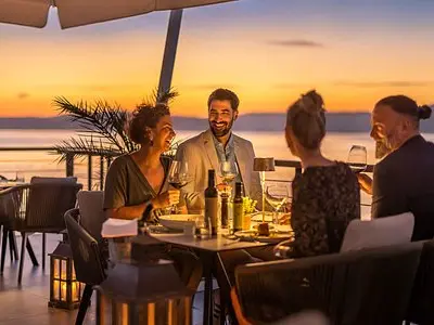 7 Seas Restaurant & Bar - Photo 1