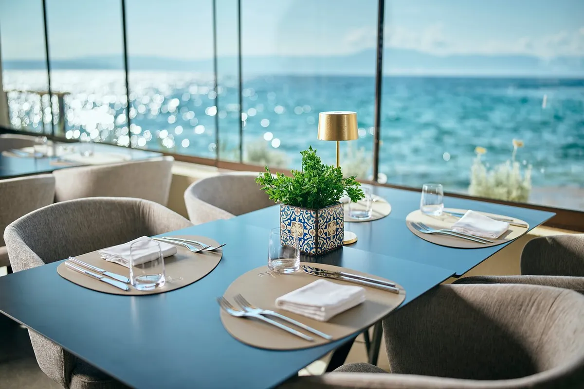 7 Seas Restaurant & Bar - Photo 2