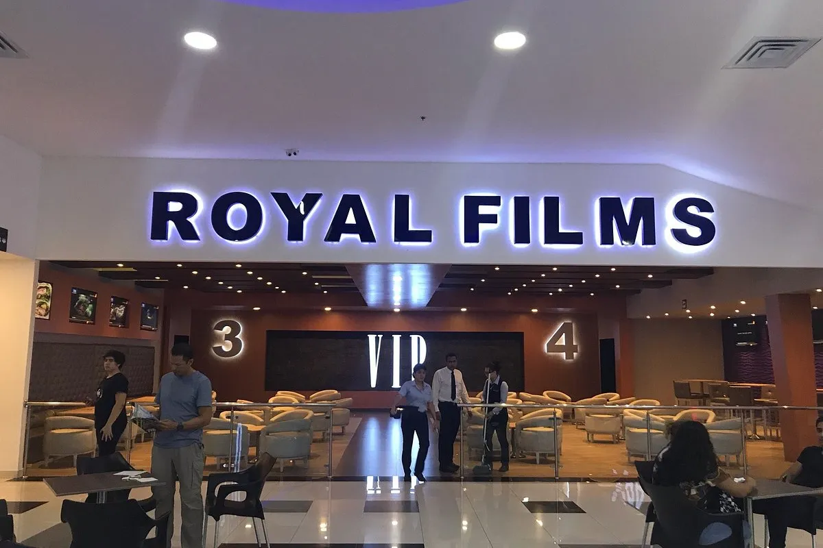 Royal - Photo 4