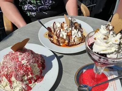 Eis Cafe - Photo 2