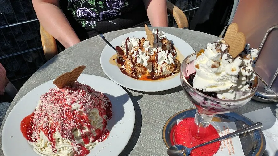 Eis Cafe - Photo 2
