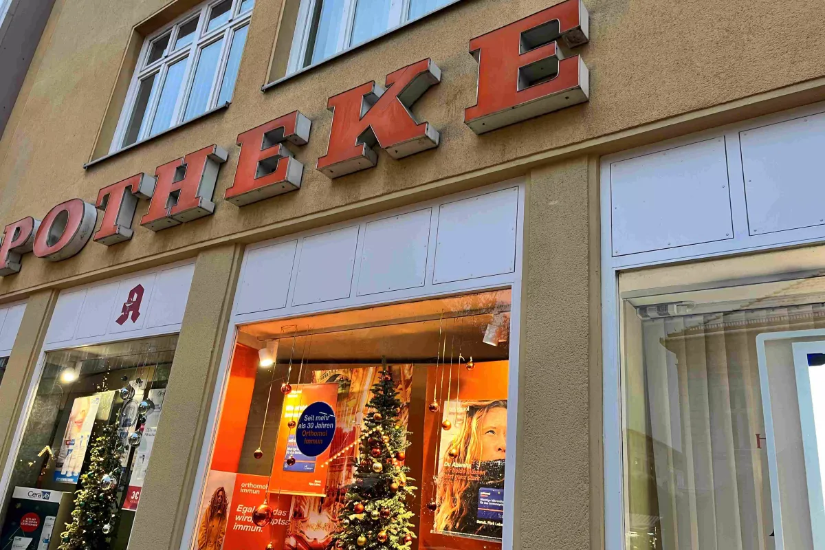Spandauer Apotheke - Photo 1