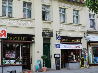 Spandauer Apotheke - Photo 2
