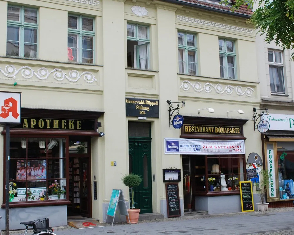 Spandauer Apotheke - Photo 2