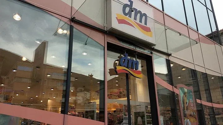 dm