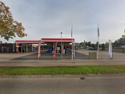 Esso - Photo 3