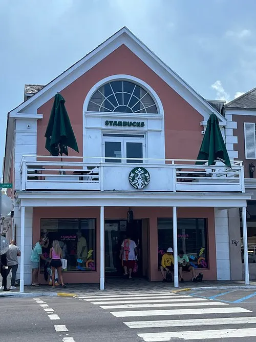 Starbucks - Photo 1