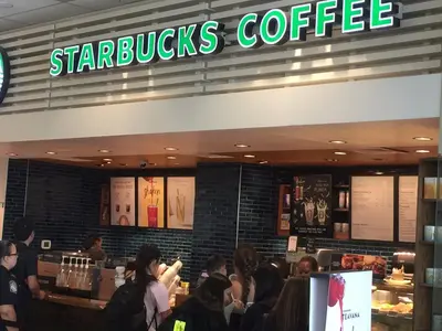 Starbucks - Photo 2