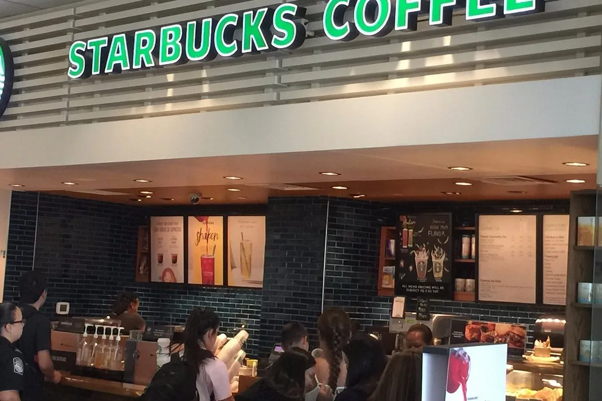 Starbucks - Photo 2