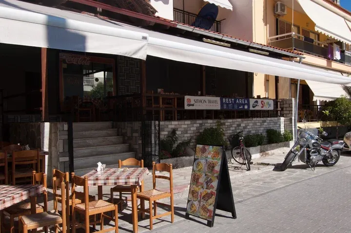 Avra - Photo 1