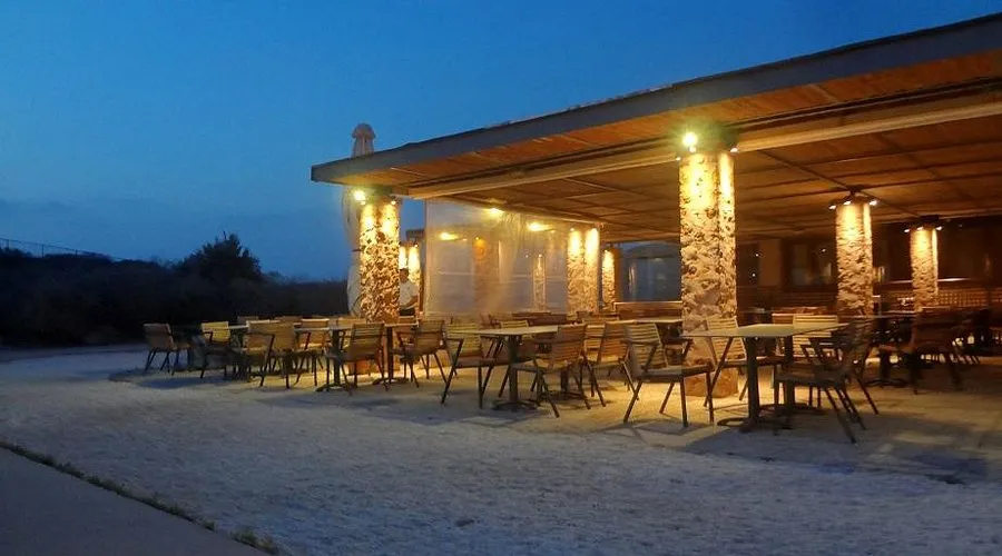 Naos Cafe Restaurant - Photo 3