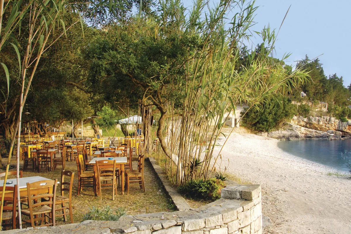 Bouloukos - Photo 4