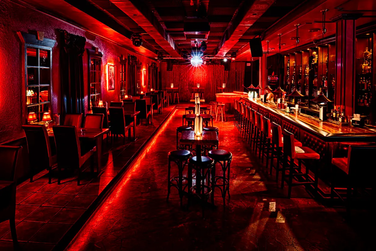 The Red Piano - Photo 4