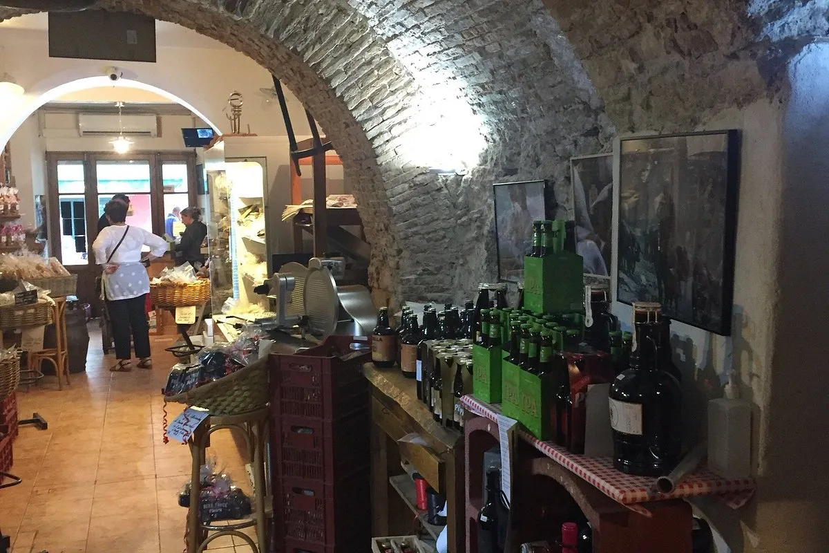 U San Petrone - Photo 2