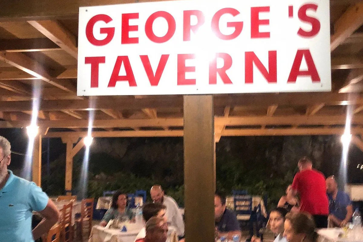 George's Taverna - Photo 3