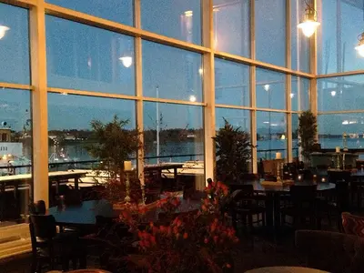 Pier 16 - Photo 1