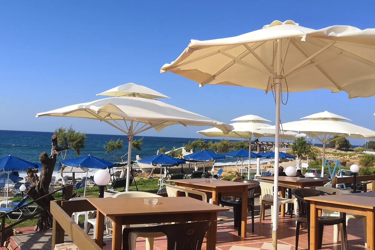 Blue Sea Tavern - Photo 1