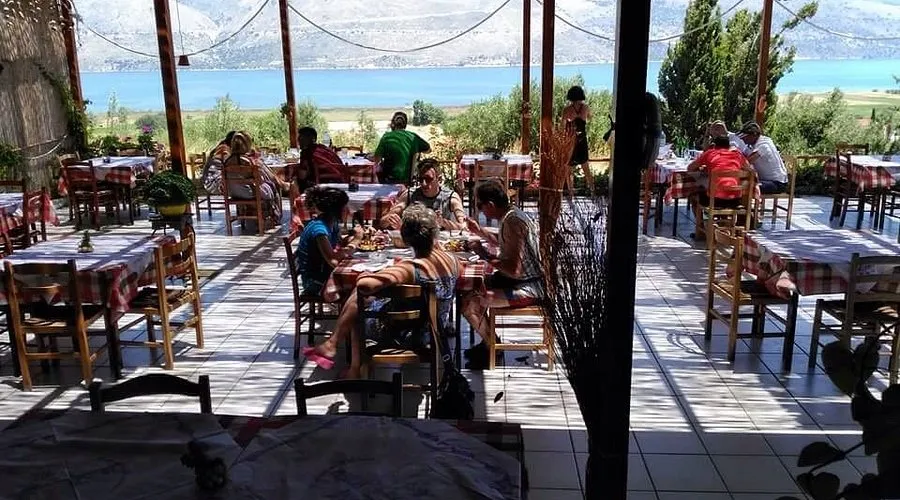 Vardianna Taverna - Photo 4