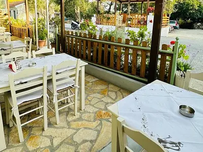 Taverna Lilas - Photo 2