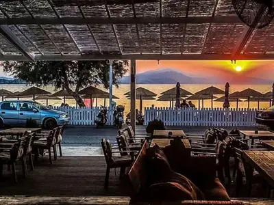 Faros Beach Bar - Photo 1