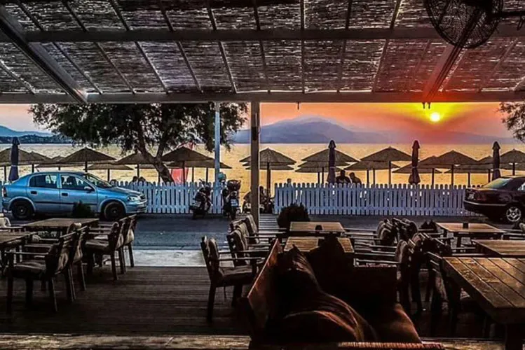 Faros Beach Bar - Photo 1