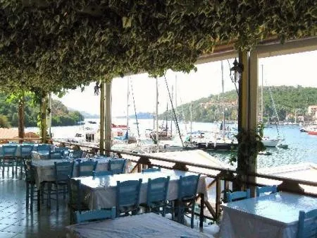 Thessalia Tavern - Photo 3