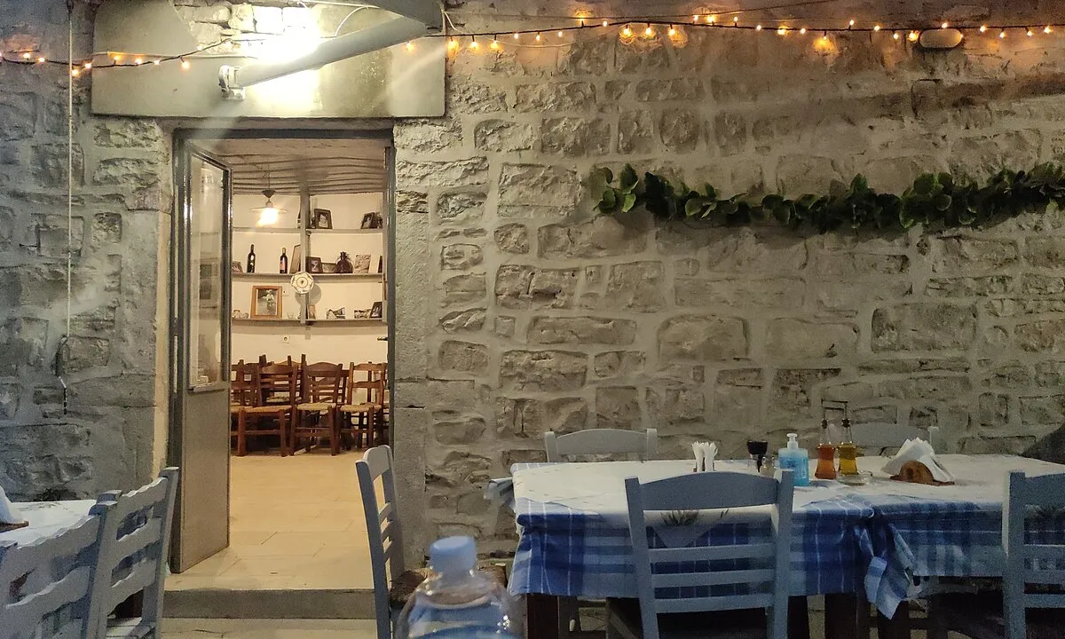 Taverna Lilas - Photo 1