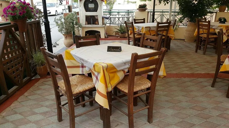 Menios Taverna - Photo 1