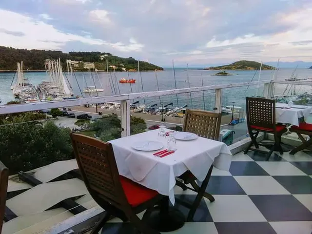 The Blackbird Taverna - Photo 2