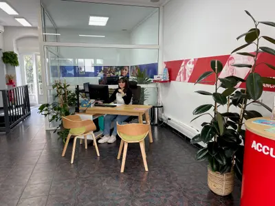 AXA - Photo 2