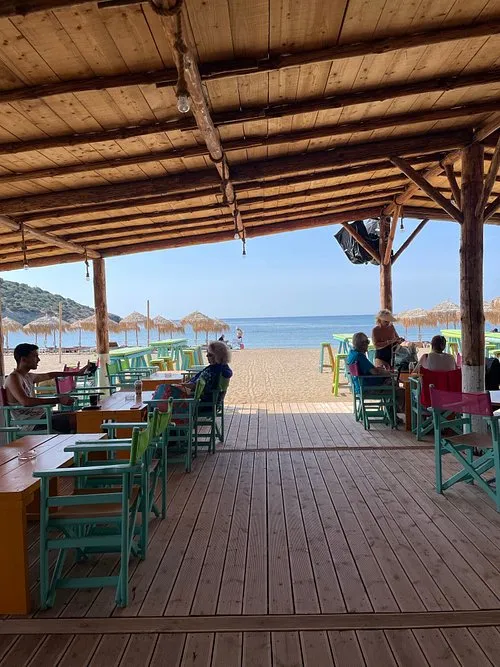 Nuevo Loca beach bar - Photo 3