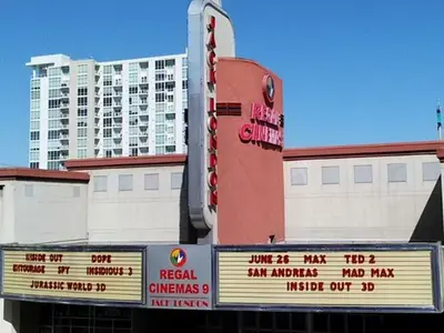 Regal Cinemas 9 Jack London Square - Photo 2