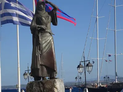 Historical Bouboulina port - Photo 2