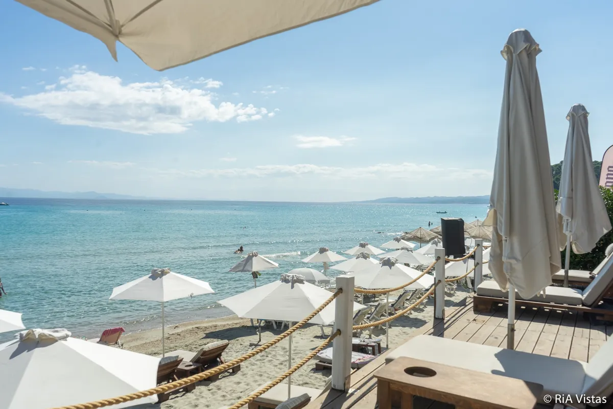 Season Beach Bar - Photo 3