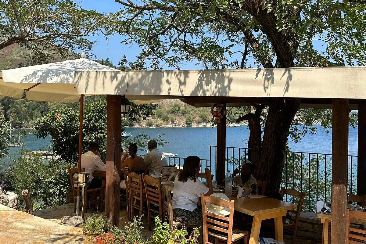 Taverna Kouloura - Photo 1