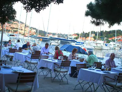 Orsan Restaurant - Photo 2