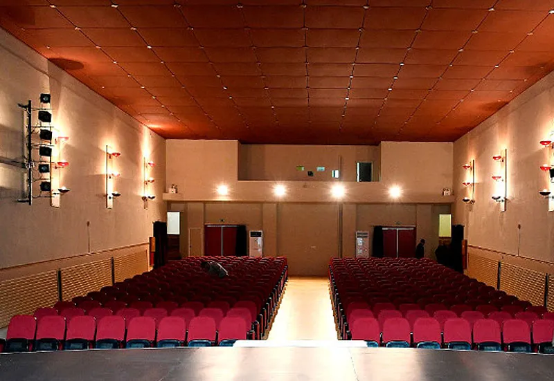 Melina Mercouri Theatre - Photo 4