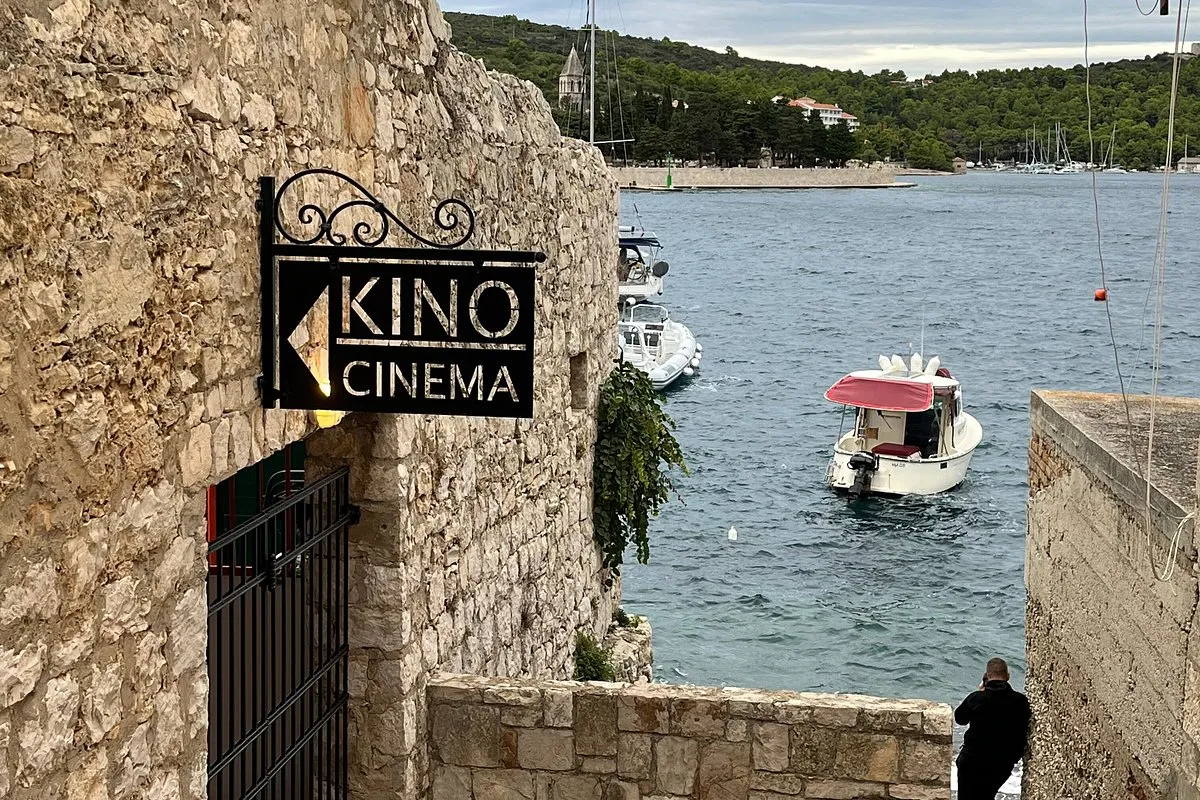 Ljetno kino Bol - Photo 2