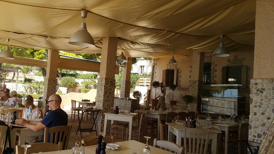 Grandma's Taverna - Photo 4