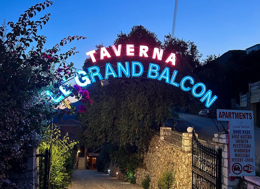 Le Grand Balkon Taverna - Photo 2