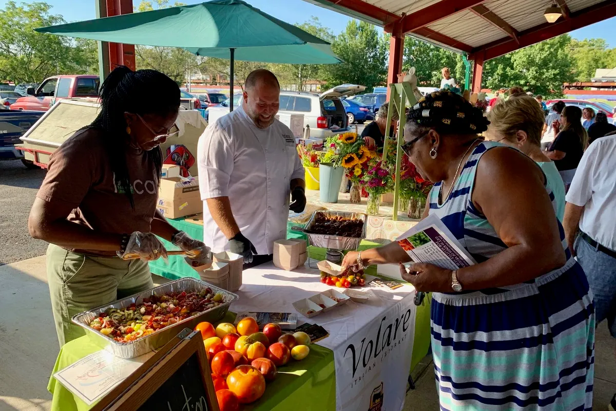 Old Farmer's Market shelter - Photo 1