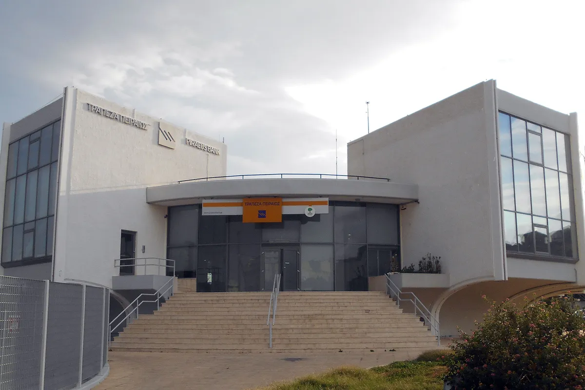 Piraeus Bank - Photo 5