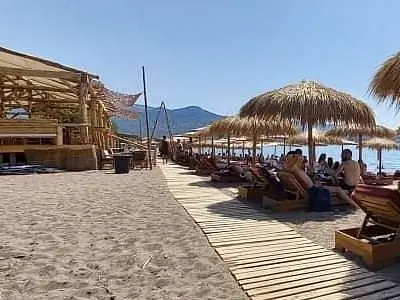 Calma beach bar - Photo 2