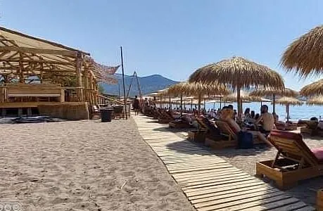 Calma beach bar - Photo 2
