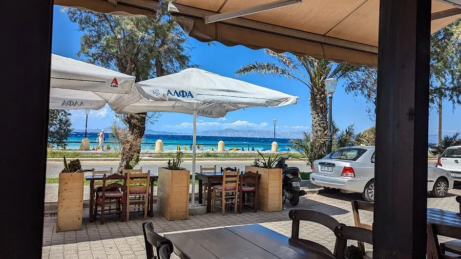 Diamantoula Beach Taverna - Photo 2